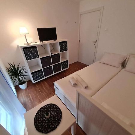 Apartmani Lovre I Zara المظهر الخارجي الصورة