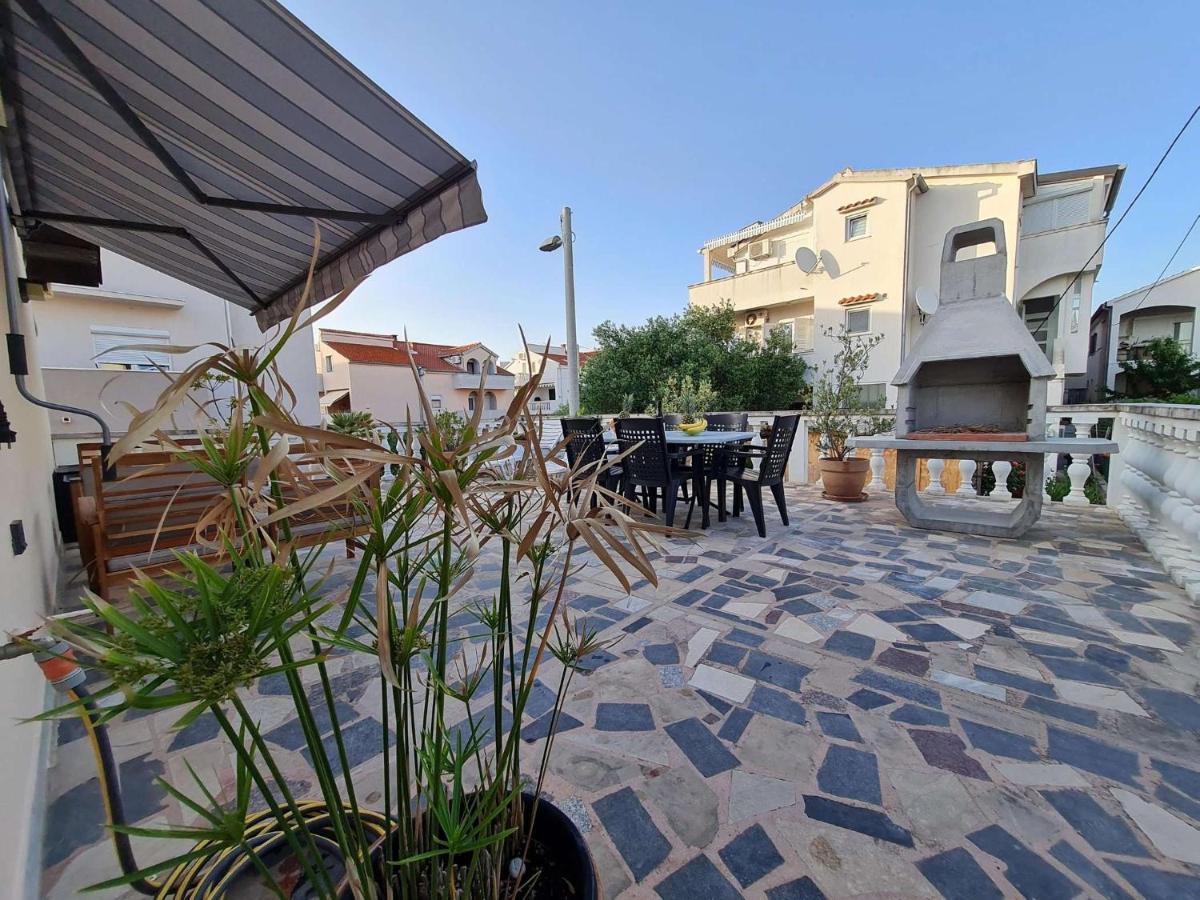 Apartmani Lovre I Zara المظهر الخارجي الصورة