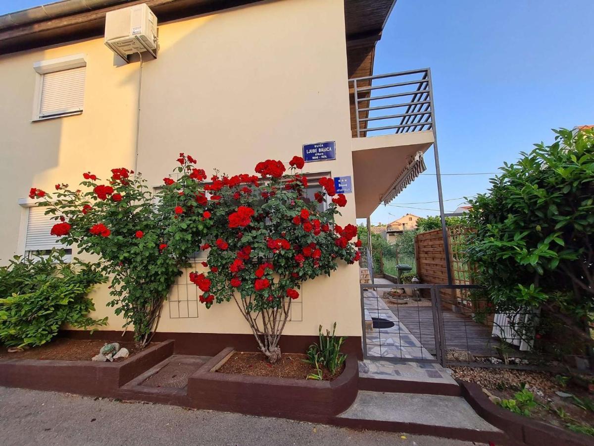 Apartmani Lovre I Zara المظهر الخارجي الصورة