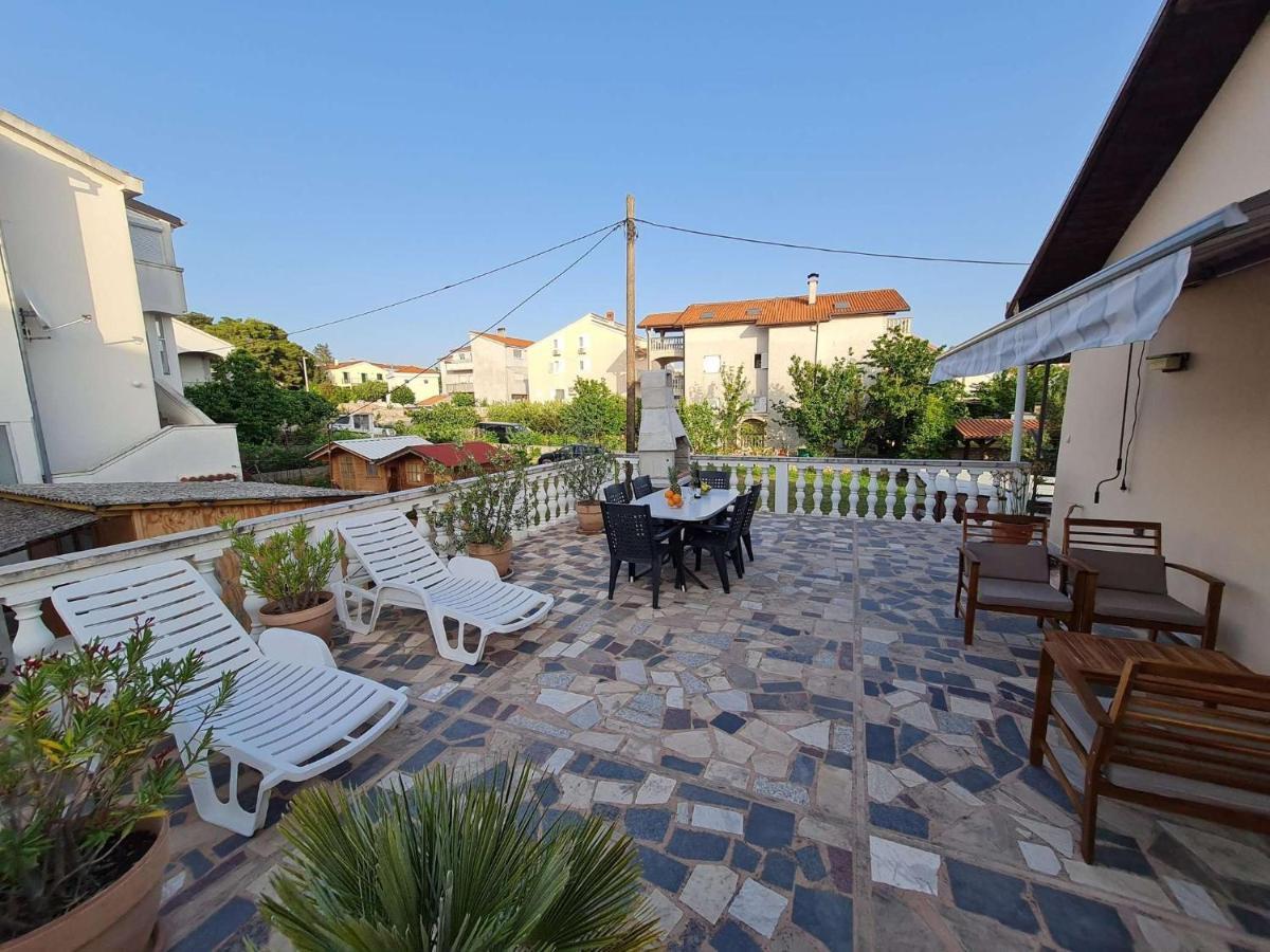 Apartmani Lovre I Zara المظهر الخارجي الصورة