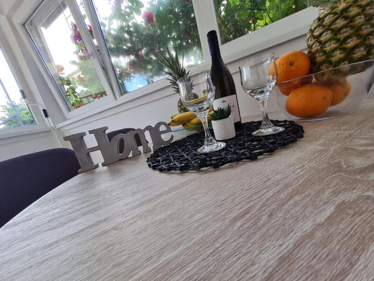 Apartmani Lovre I Zara المظهر الخارجي الصورة