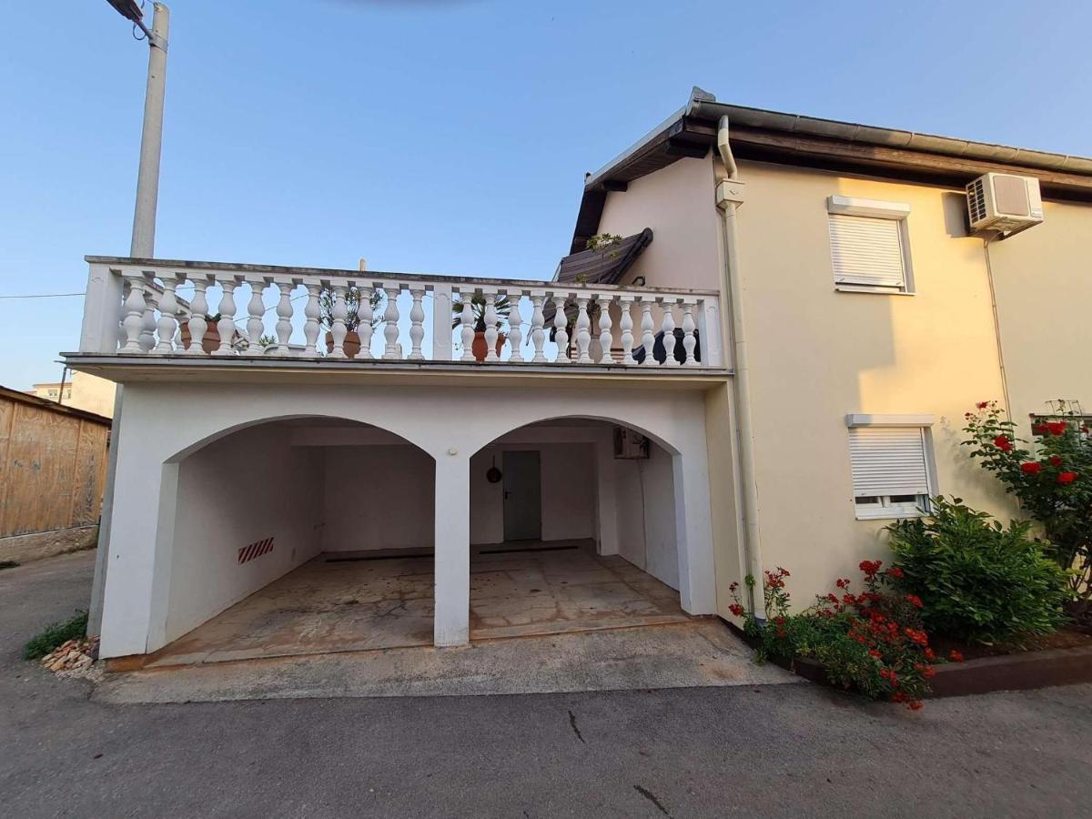 Apartmani Lovre I Zara المظهر الخارجي الصورة
