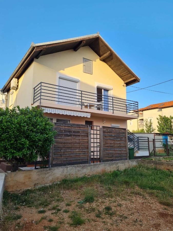 Apartmani Lovre I Zara المظهر الخارجي الصورة