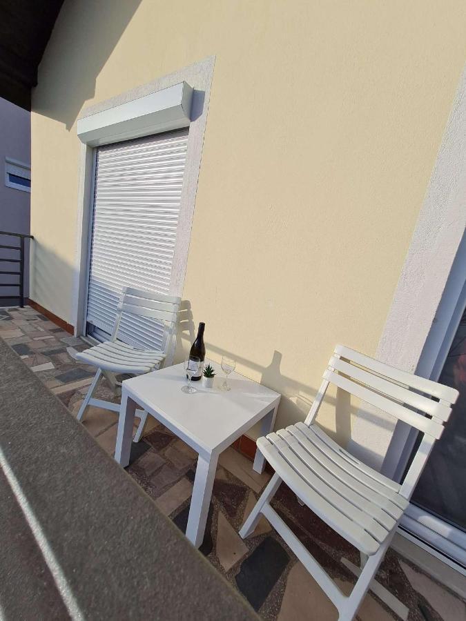 Apartmani Lovre I Zara المظهر الخارجي الصورة