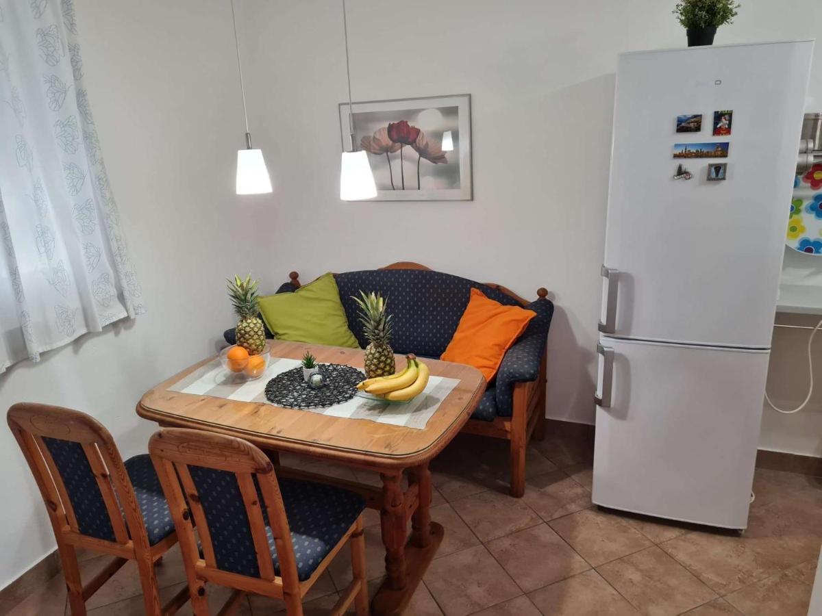 Apartmani Lovre I Zara المظهر الخارجي الصورة